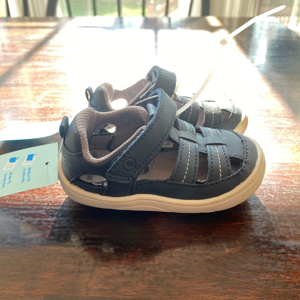 Stride Rite 360, Sandal, size 4, navy blue, memory foam, machine washable.